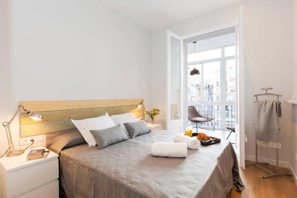 Perfectly Located 4Bed 4Bath Apartment In Barcelona 3 1 Bagian luar foto