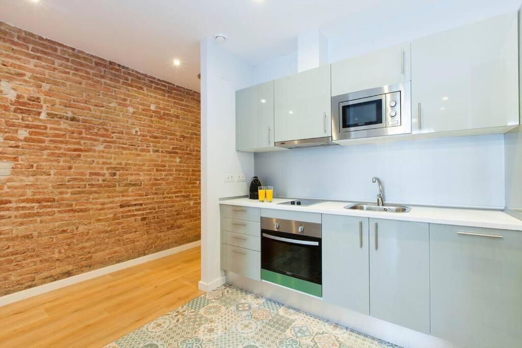 Perfectly Located 4Bed 4Bath Apartment In Barcelona 3 1 Bagian luar foto