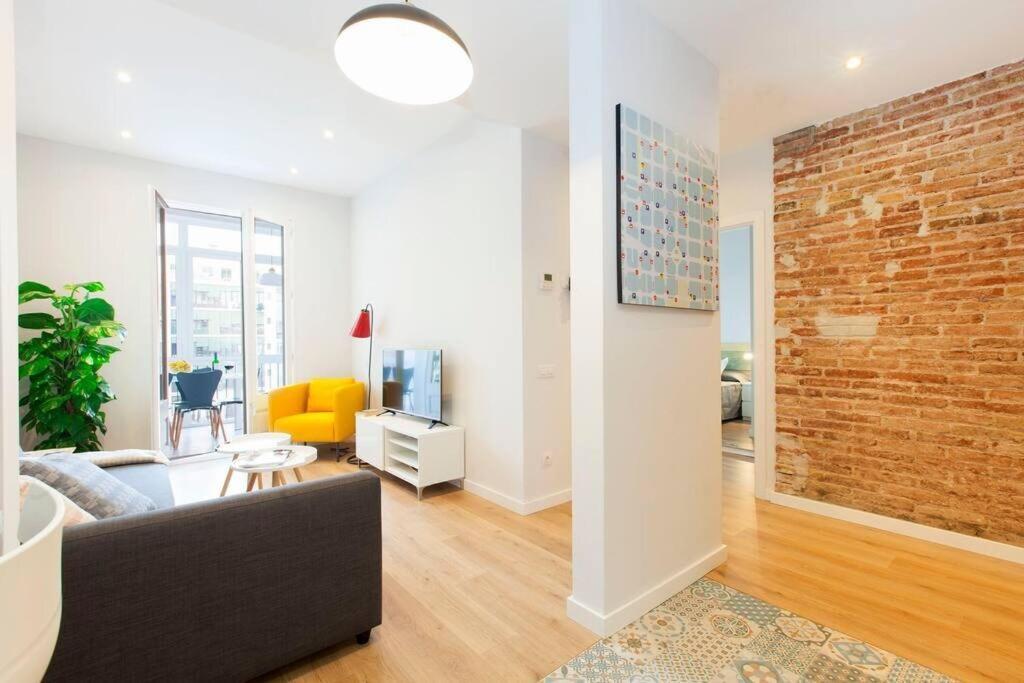 Perfectly Located 4Bed 4Bath Apartment In Barcelona 3 1 Bagian luar foto