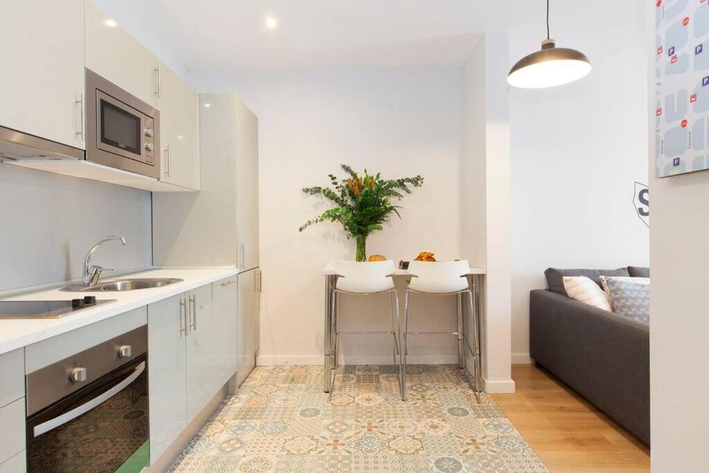 Perfectly Located 4Bed 4Bath Apartment In Barcelona 3 1 Bagian luar foto