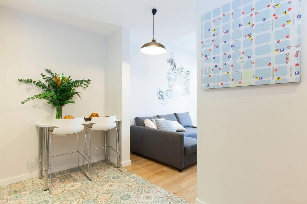 Perfectly Located 4Bed 4Bath Apartment In Barcelona 3 1 Bagian luar foto