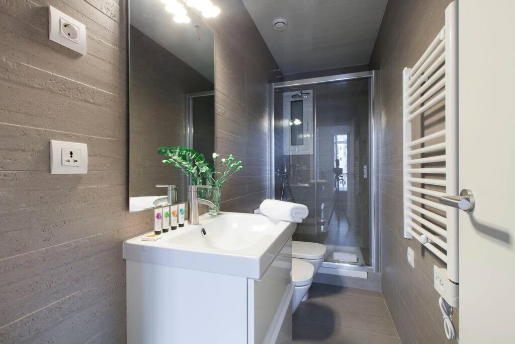 Perfectly Located 4Bed 4Bath Apartment In Barcelona 3 1 Bagian luar foto