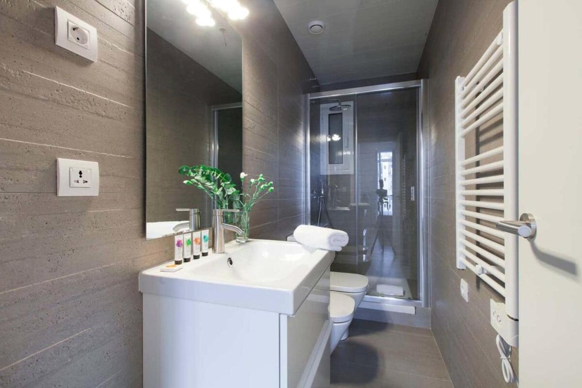 Perfectly Located 4Bed 4Bath Apartment In Barcelona 3 1 Bagian luar foto