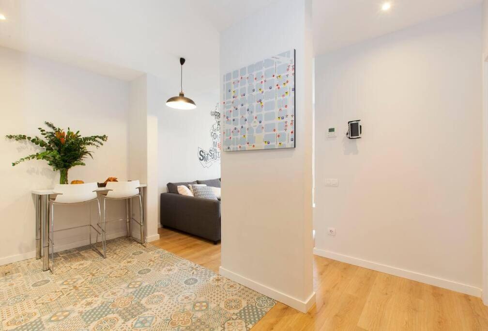 Perfectly Located 4Bed 4Bath Apartment In Barcelona 3 1 Bagian luar foto