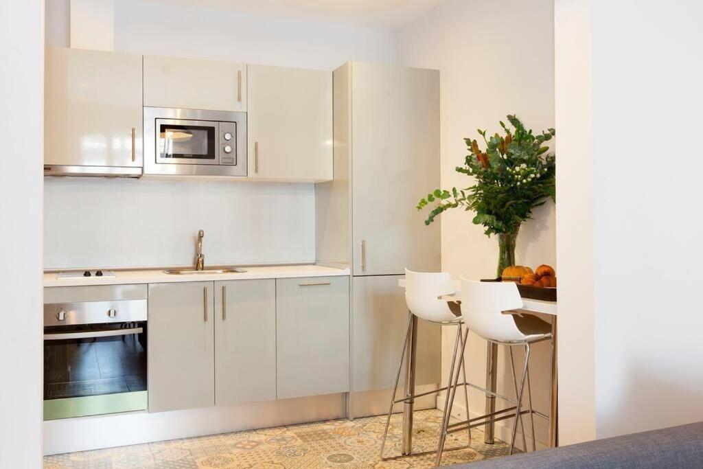 Perfectly Located 4Bed 4Bath Apartment In Barcelona 3 1 Bagian luar foto
